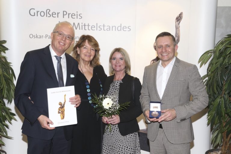 Ewers wurde Ende 2021 mit dem MiIttelstandspreis ausgezeichnet.