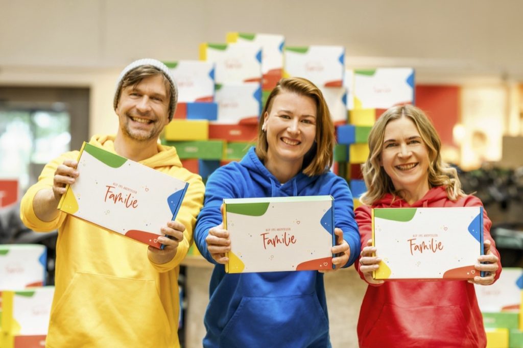 "Welcome Box" von Babyone - präsentiert von Jan Weischer, Sabrina Mertens und Anna Weber.